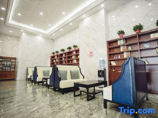 Байан-Нур: Bayannaoer Junyi Crown Hotel