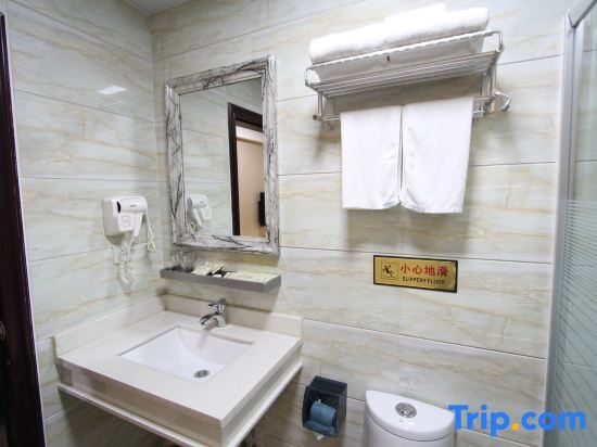 Чжаоцин: Zhaoqing Dengfeng Business Hotel B