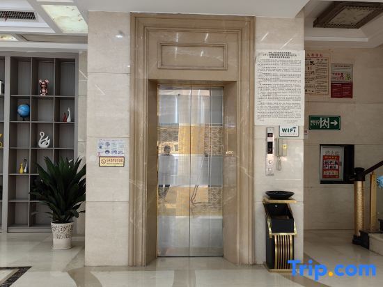 Учжоу: Cenxi Yuanfeng Hotel (Tanhua Bus Station)