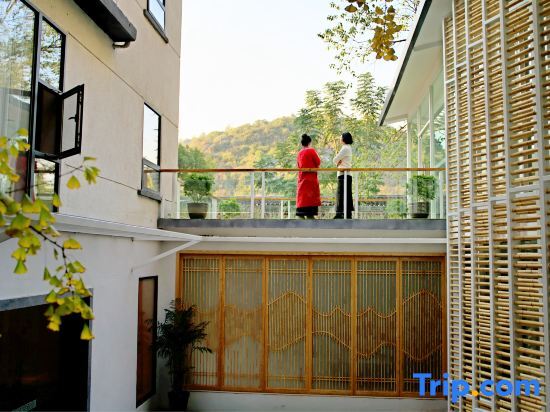 Гуйлинь: Guilin Half-Leisure Hotel