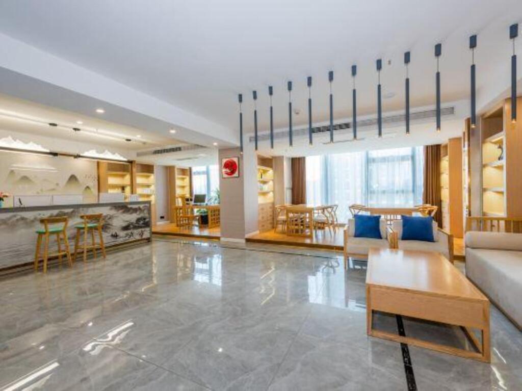 Цзуньи: Yifang Hotel