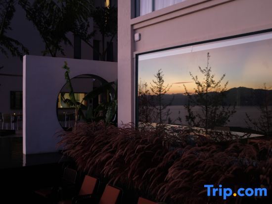 Юйси: Inward Life Hotel