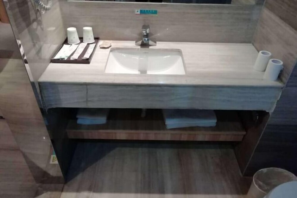 Лянфан: Lejia Hotel (Bazhou Shengfang International Furniture Expo City)