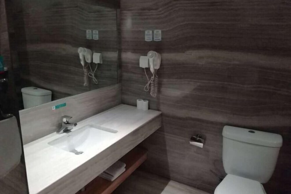 Лянфан: Lejia Hotel (Bazhou Shengfang International Furniture Expo City)
