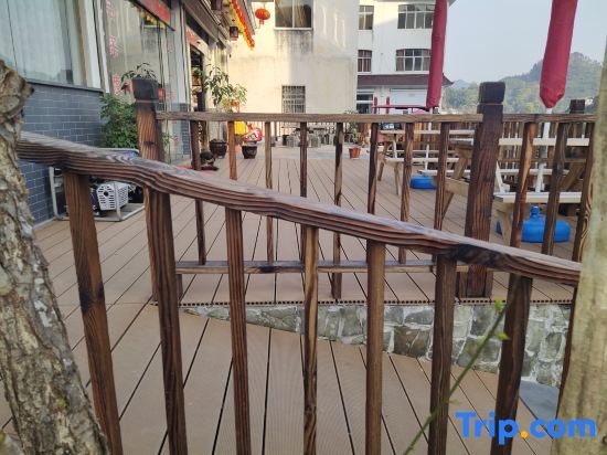 Хуаншань: Jianpozhai Hostel