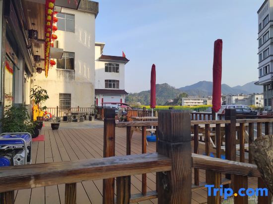 Хуаншань: Jianpozhai Hostel
