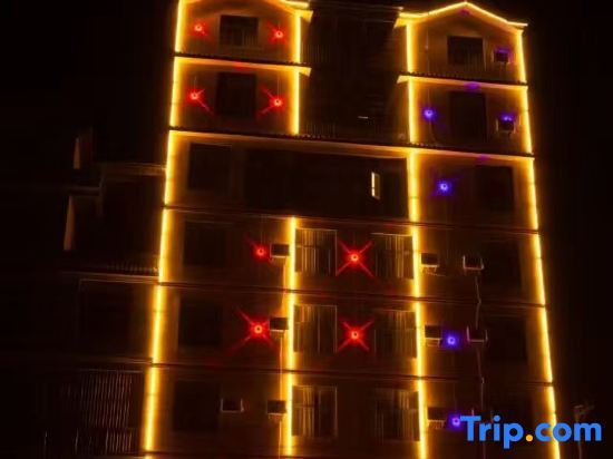 Цюйцзин: Luoping Dongsheng Holiday Hotel