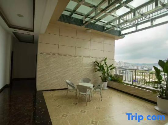 Цюйцзин: Luoping Dongsheng Holiday Hotel