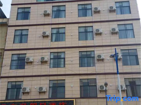 Цюйцзин: Luoping Dongsheng Holiday Hotel