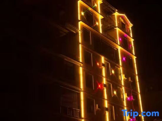 Цюйцзин: Luoping Dongsheng Holiday Hotel