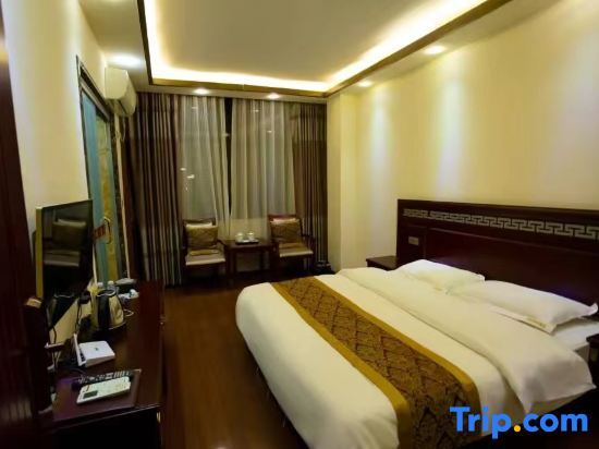 Цюйцзин: Luoping Dongsheng Holiday Hotel