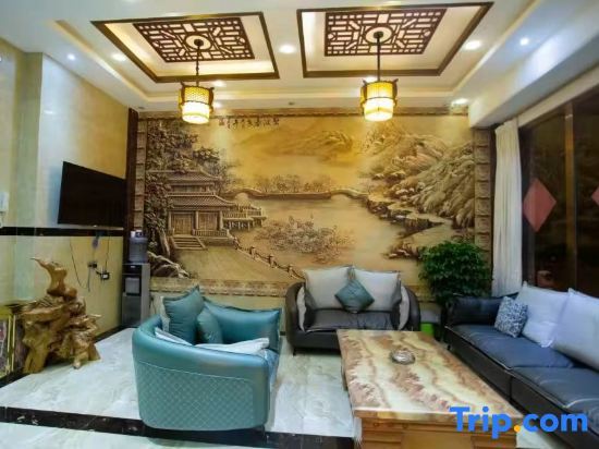 Цюйцзин: Luoping Dongsheng Holiday Hotel