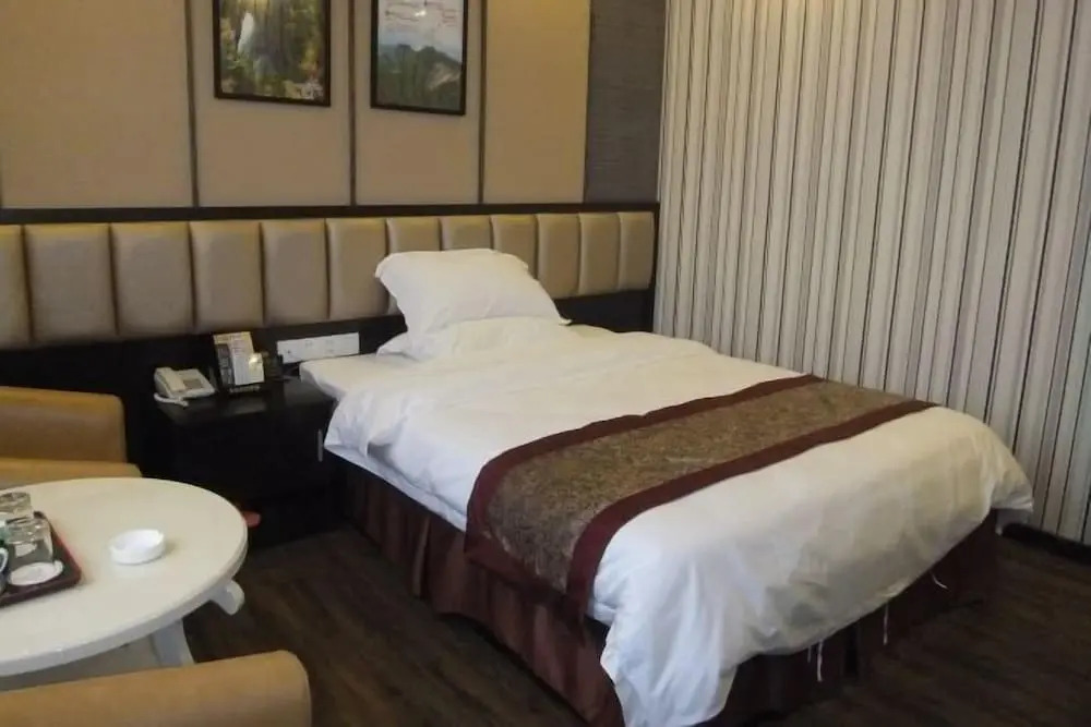 Шаогуань: Bairun Hotel