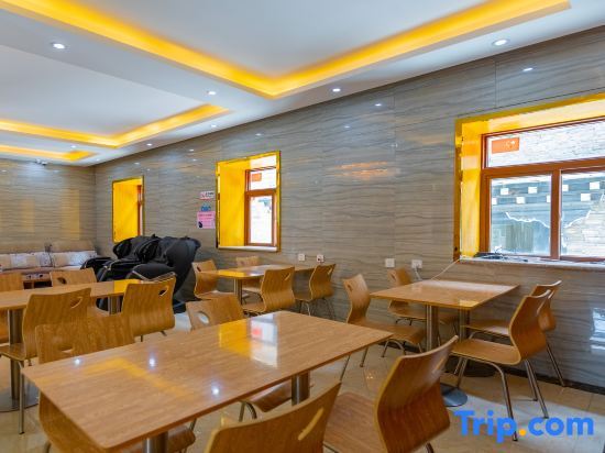 Шангри-Ла: Ivory Mountain Holiday Inn