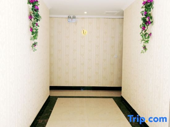 Шангри-Ла: Ivory Mountain Holiday Inn