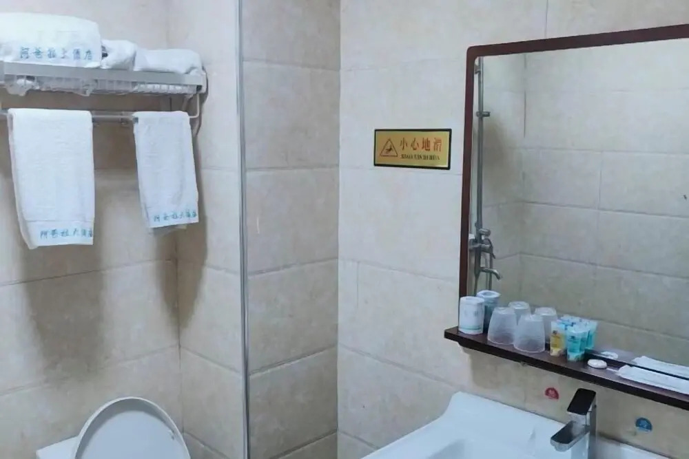 Нгава: Abala Hotel