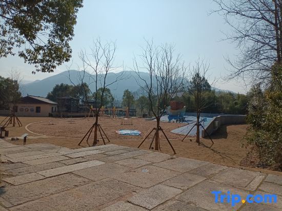 Лишуй: Lishui Zunlanyue Juzhuju (Guyanhuaxiang Scenic Area Branch)