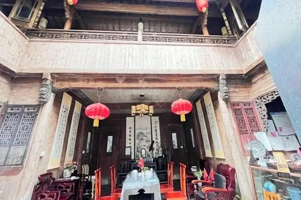 Хуаншань: Bishan Zhoujiayuan Farmhouse