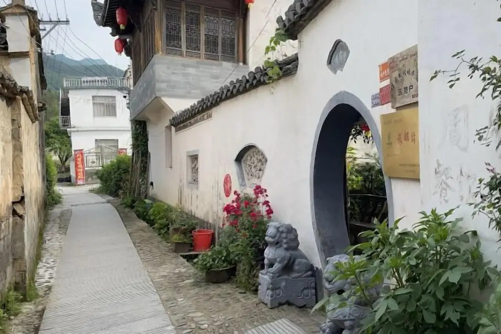 Хуаншань: Bishan Zhoujiayuan Farmhouse
