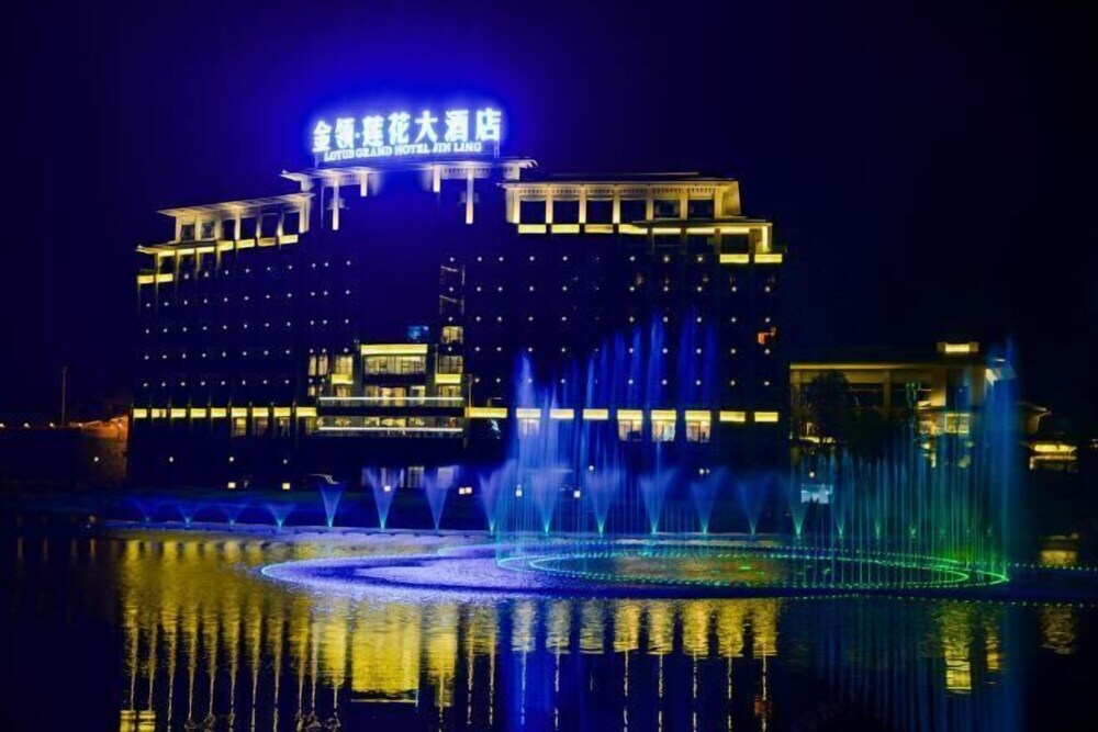 Lotus Grand Hotel Jinling — фото 1