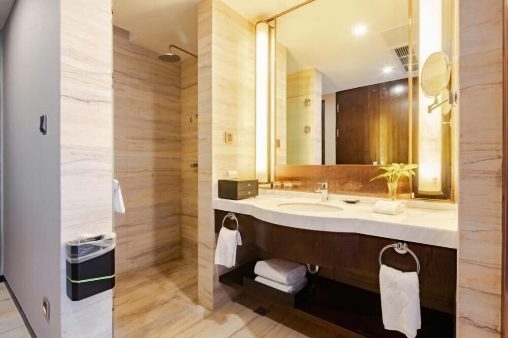 Наньчун: Lotus Grand Hotel Jinling