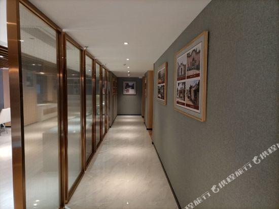 Лунъянь: Guofang Hotel
