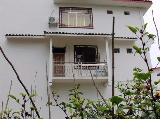 Яншо: Moon Hill House
