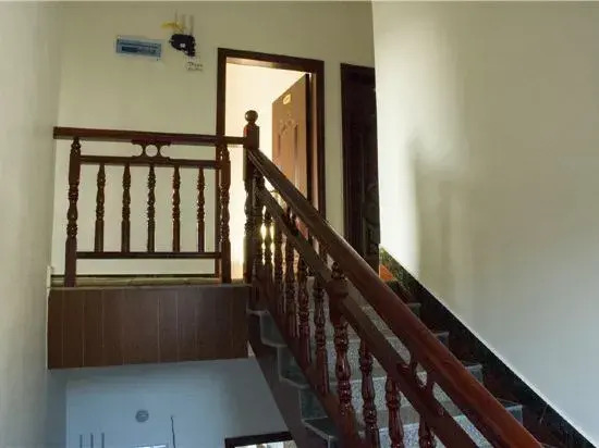 Яншо: Moon Hill House