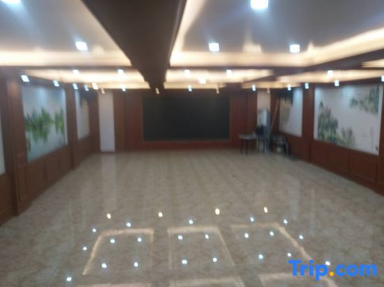 Хэйхэ: Volga River Business Hotel
