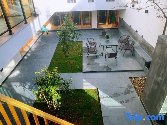 Шанграо: Zhonghan Small Courtyard