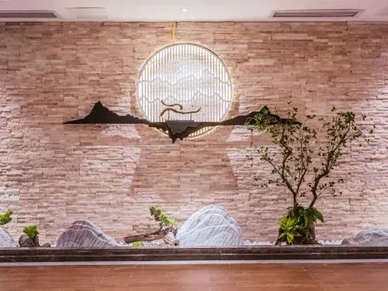 Чунцин: Chongqing  Huayi Hotel