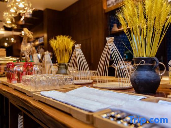 Хэйхэ: Light Luxury Hotel(Heihe Heilongjiang Riverside)