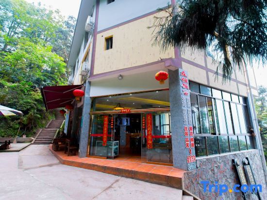 Лешан: Emeishan Friendship Hotel