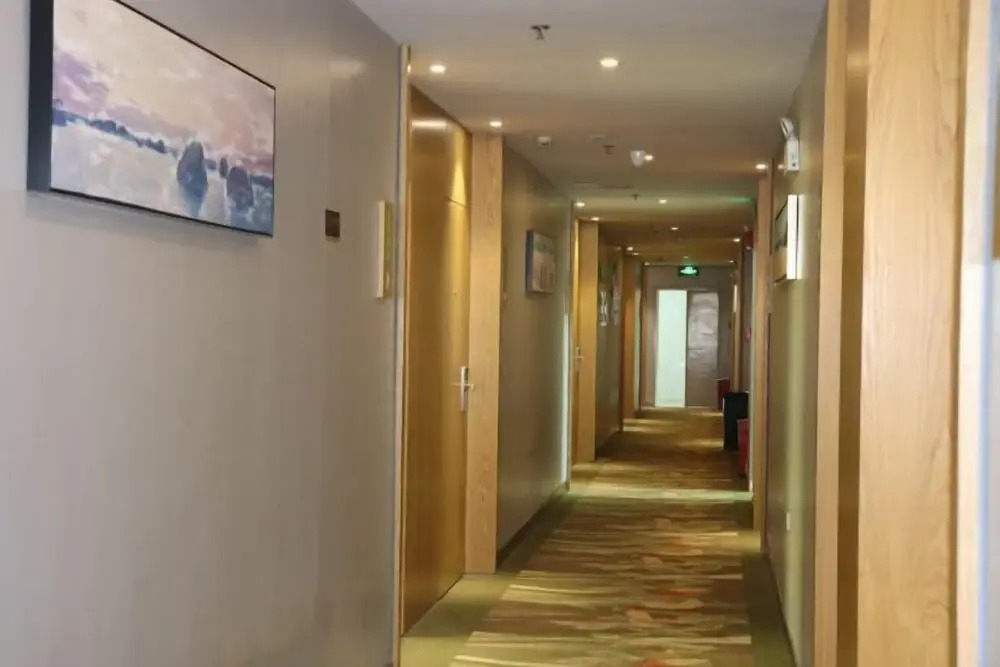Чжаоцин: Young Trees Fashion Hotel