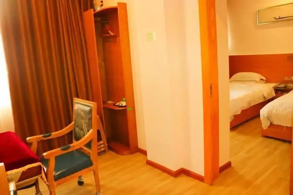 Чжаоцин: Young Trees Fashion Hotel