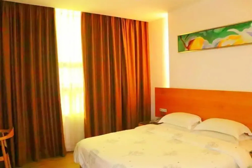 Чжаоцин: Young Trees Fashion Hotel