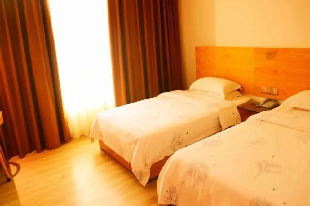 Чжаоцин: Young Trees Fashion Hotel