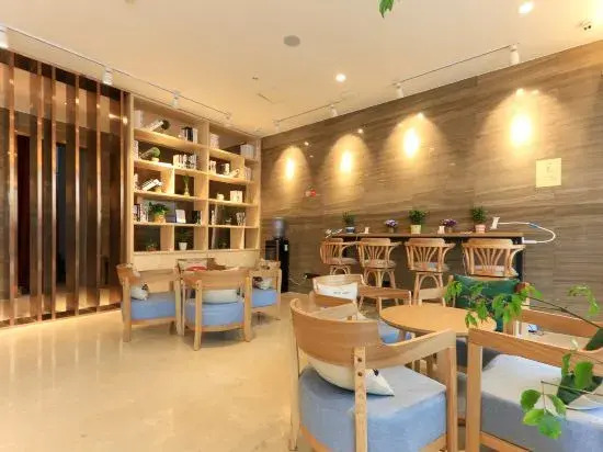 Дунъян: Elan Hotel (Hengdian World Studios)