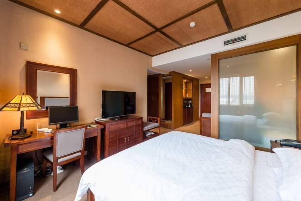 Ксяньхужень: Ruijin Hotel