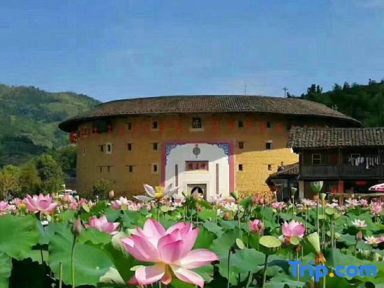 Лунъянь: Red Bamboo House