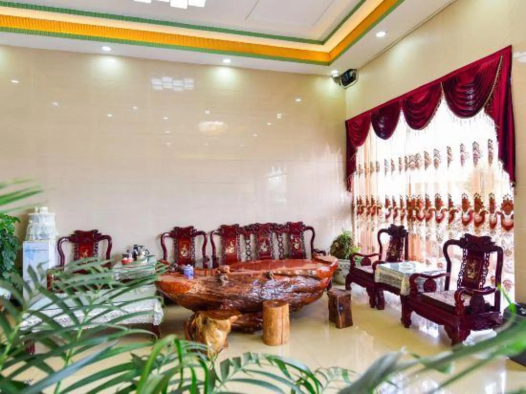 Цюйцзин: Luliang Jiajie Theme Hotel