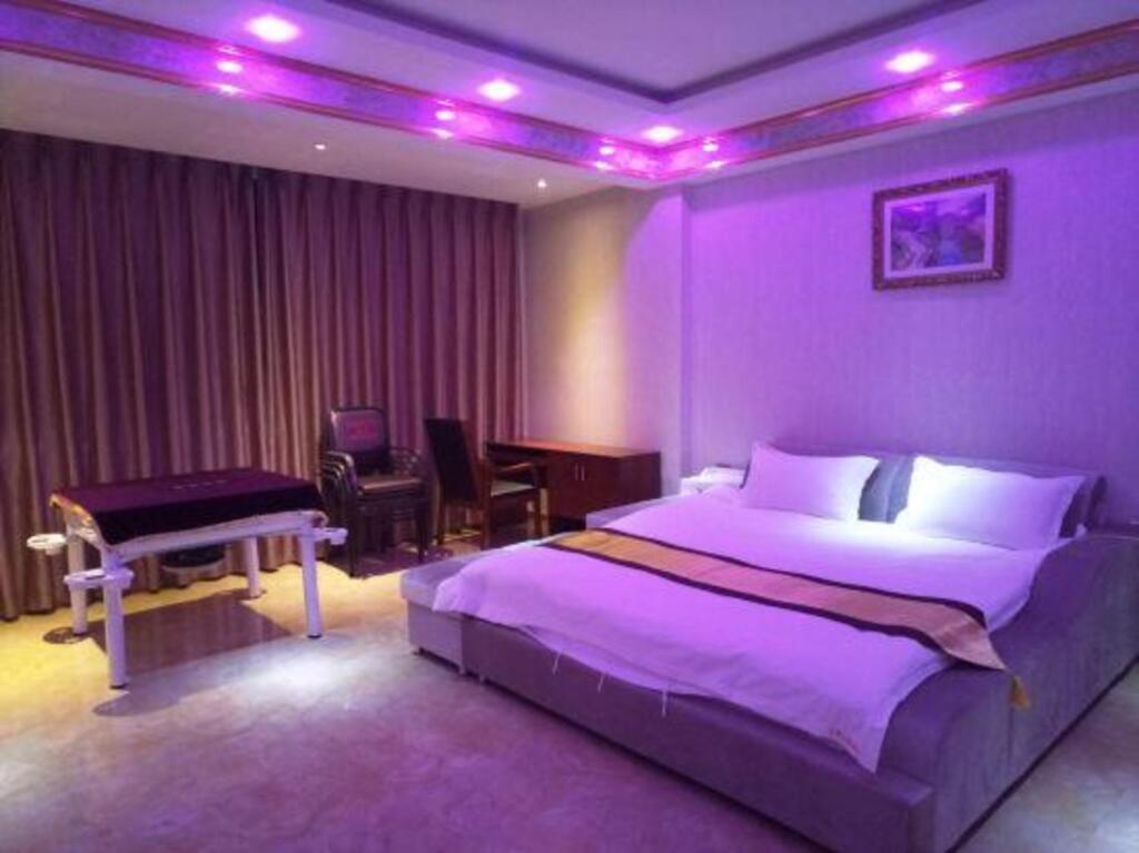 Цюйцзин: Luliang Jiajie Theme Hotel