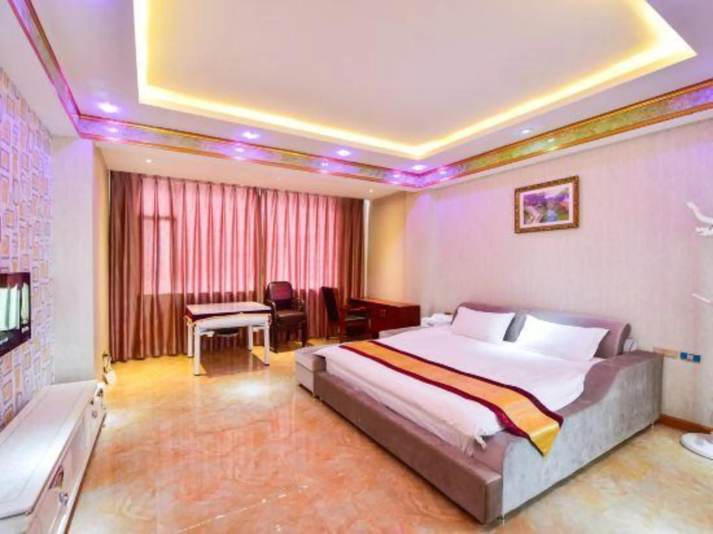 Цюйцзин: Luliang Jiajie Theme Hotel