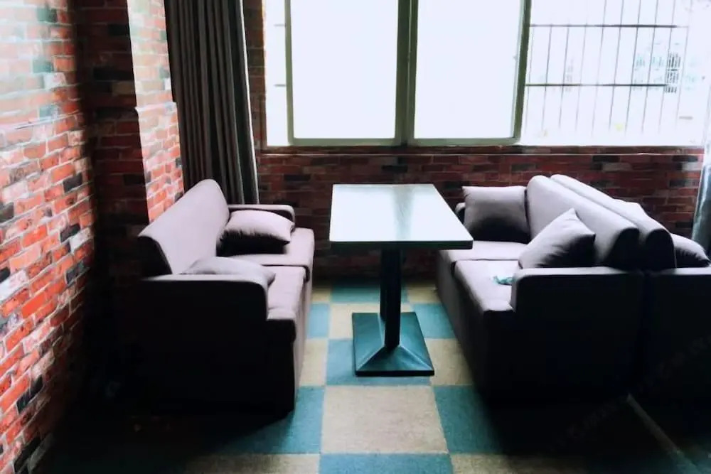 Либо: Music & Stories Youth Hostel