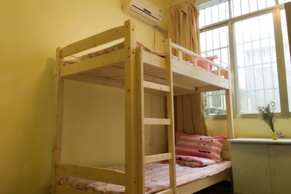 Либо: Music & Stories Youth Hostel