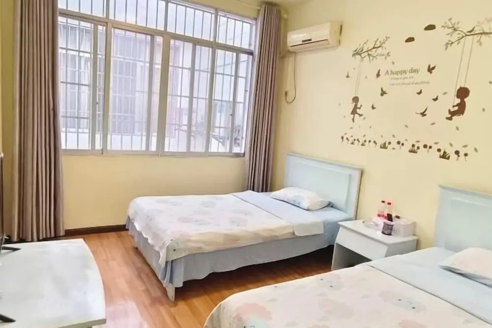 Либо: Music & Stories Youth Hostel