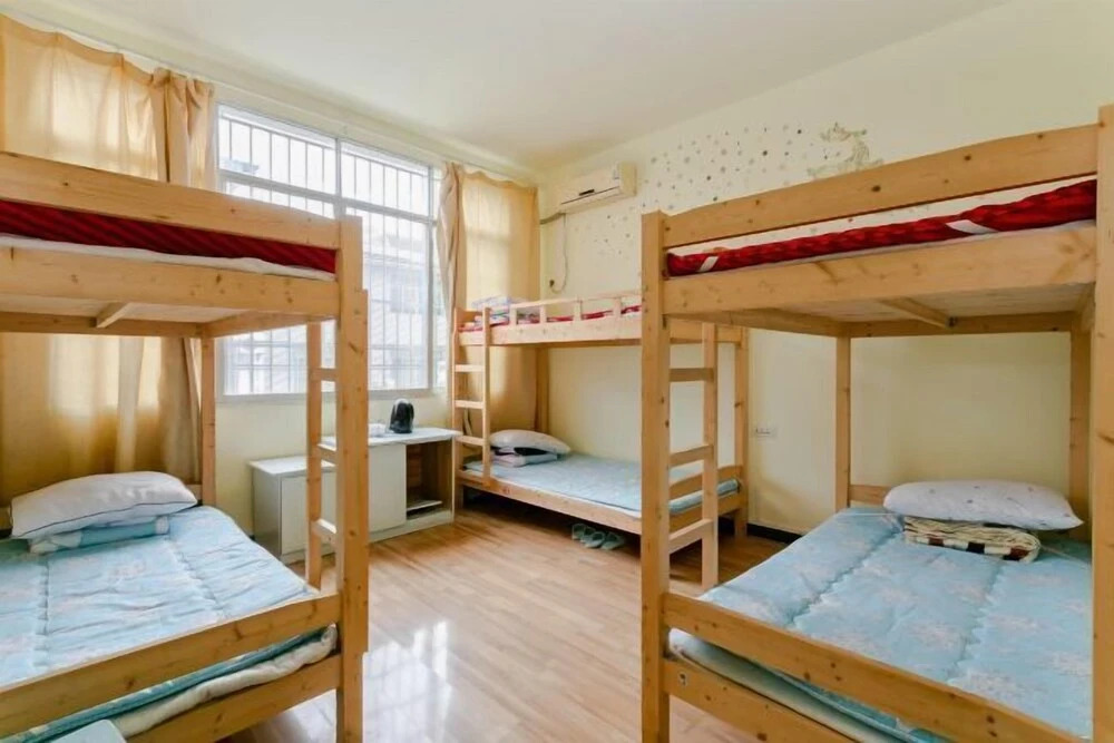 Либо: Music & Stories Youth Hostel