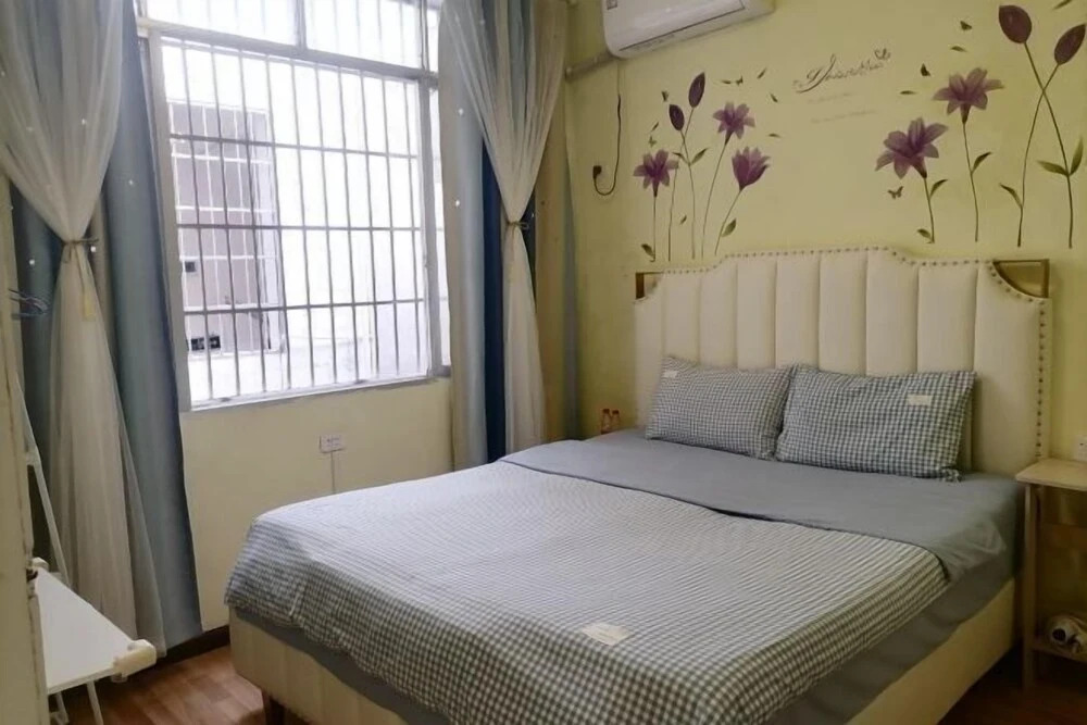 Либо: Music & Stories Youth Hostel