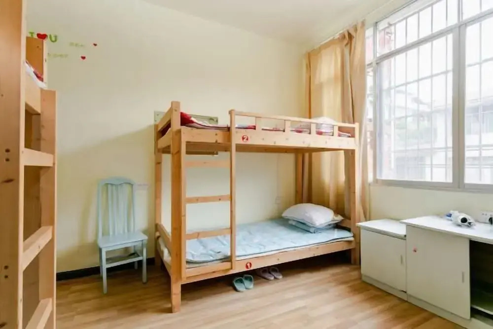 Либо: Music & Stories Youth Hostel