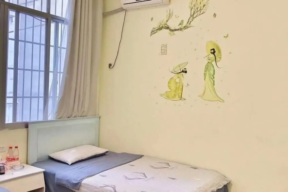 Либо: Music & Stories Youth Hostel